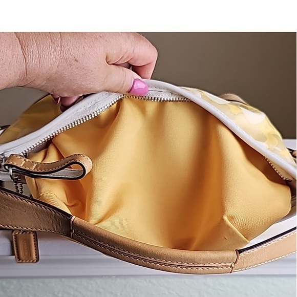Coach 2004 Optic C Small Hobo Bag Yellow/White Signature Tan Leather Tri… - Picture 4 of 15